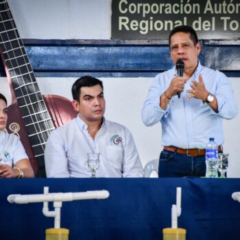 Cortolima impulsa desarrollo sostenible en el sur del Tolima con entrega de filtros verdes a caficultores 4