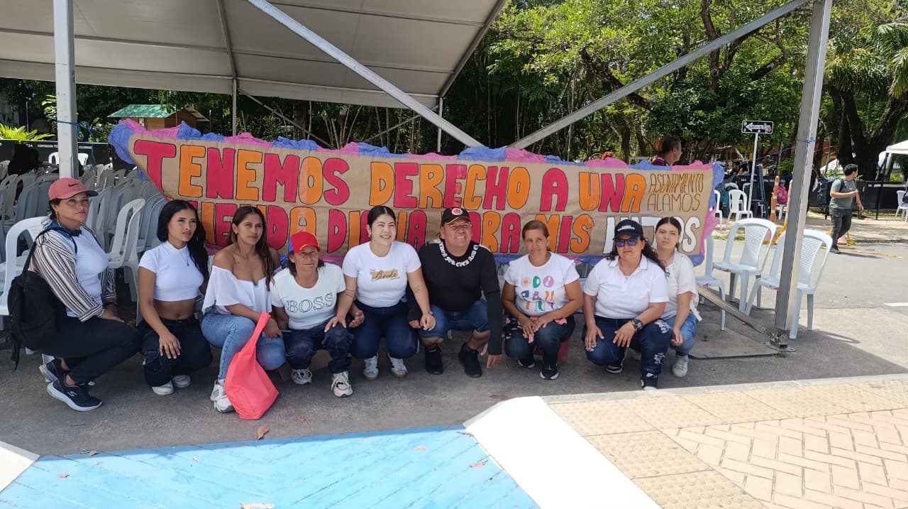 “Estamos viviendo bajo plásticos”: comunidad de Álamos denuncia abandono tras incendio que arrasó sus viviendas 1