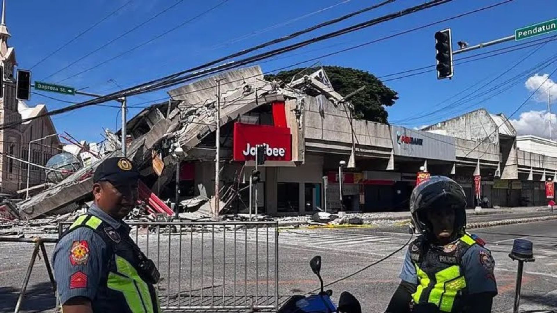 Terremoto de 7,8 deja decenas de muertos y mantiene en alerta a Filipinas 1