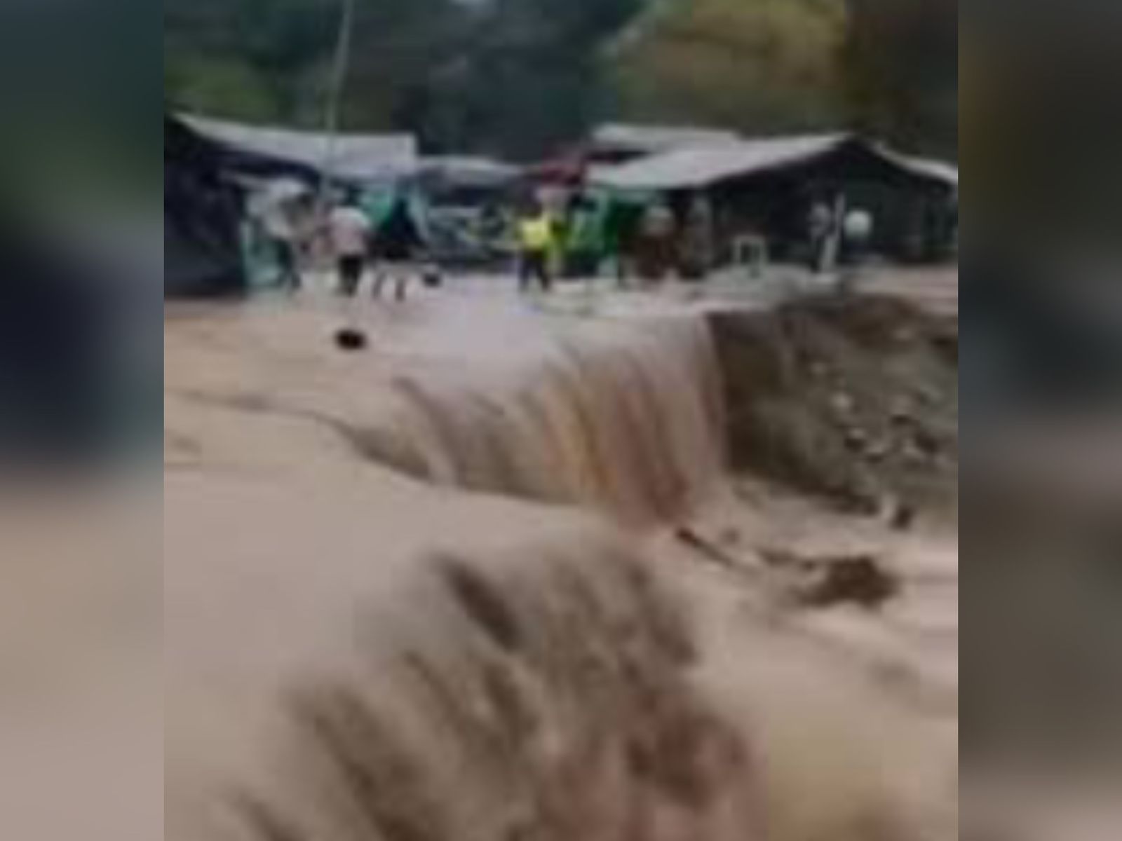 Emergencia en el sur del Tolima por lluvias que desbordan el río Atá y afectan a mineros 1