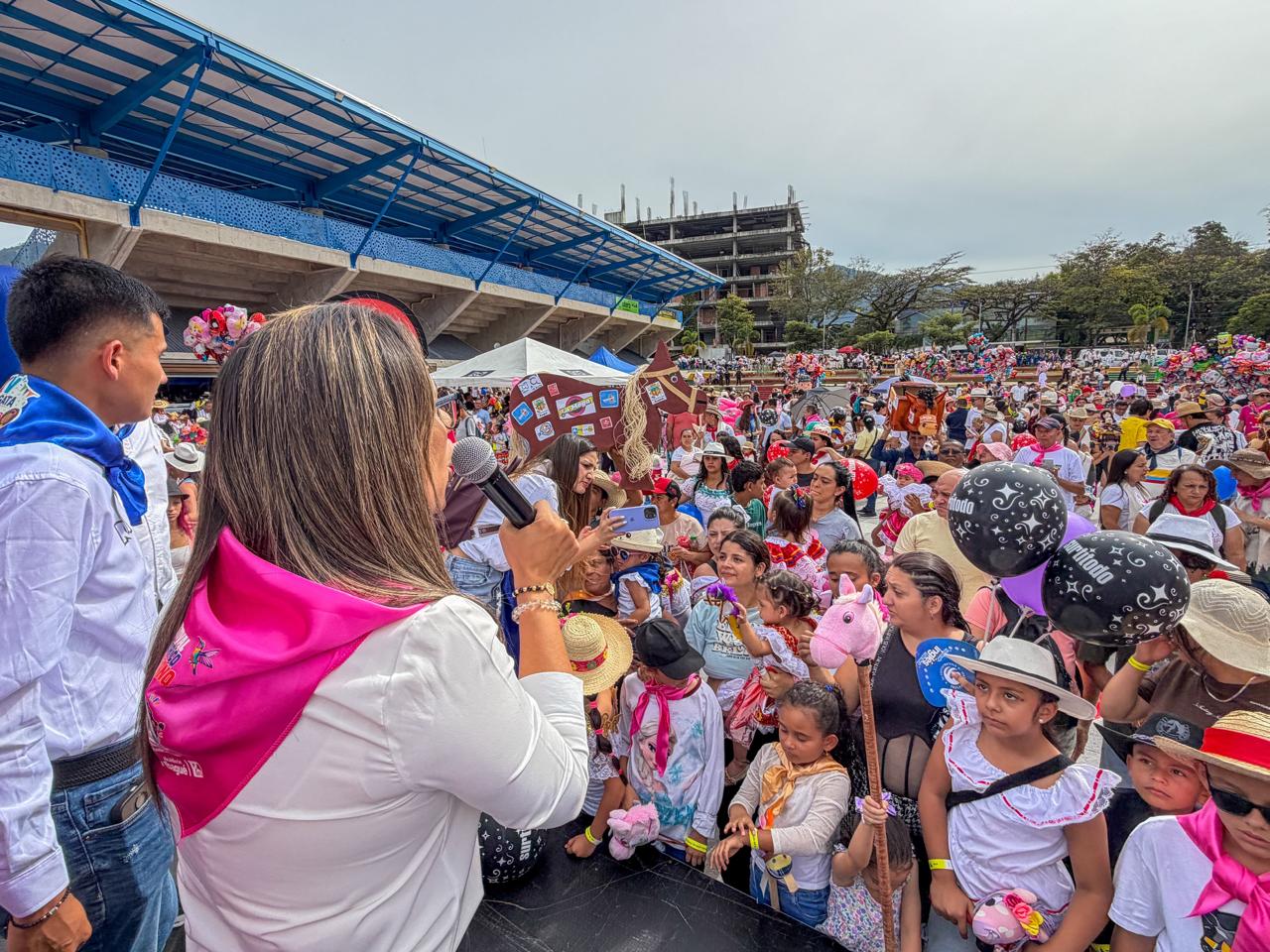Niños en condición de discapacidad participaron en Cabalgata de Caballitos de Palo 1