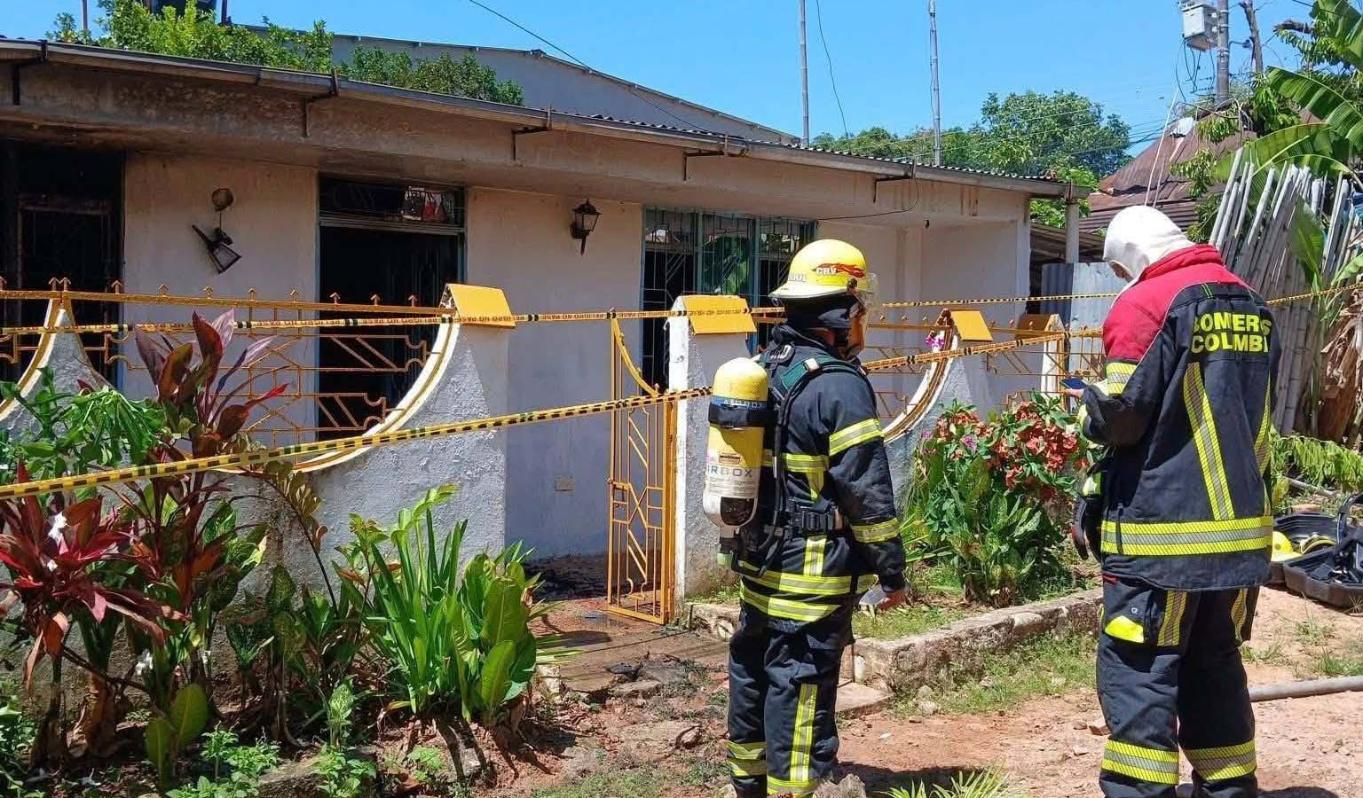 ¡Momentos de angustia! Voraz incendio consumió parte de una vivienda en Chaparral 1