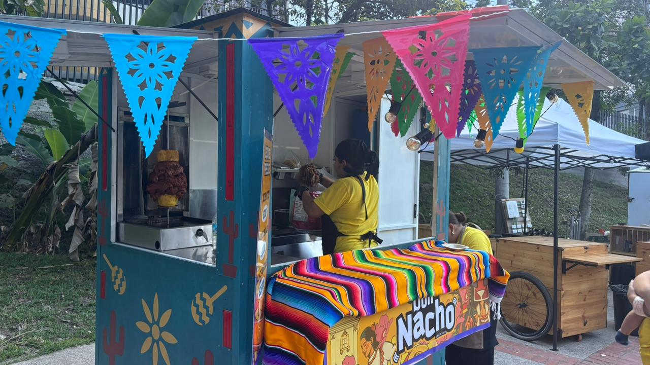 Plaza Centenario abre sus puertas como nuevo espacio gastronómico durante el Festival Folclórico Colombiano 1