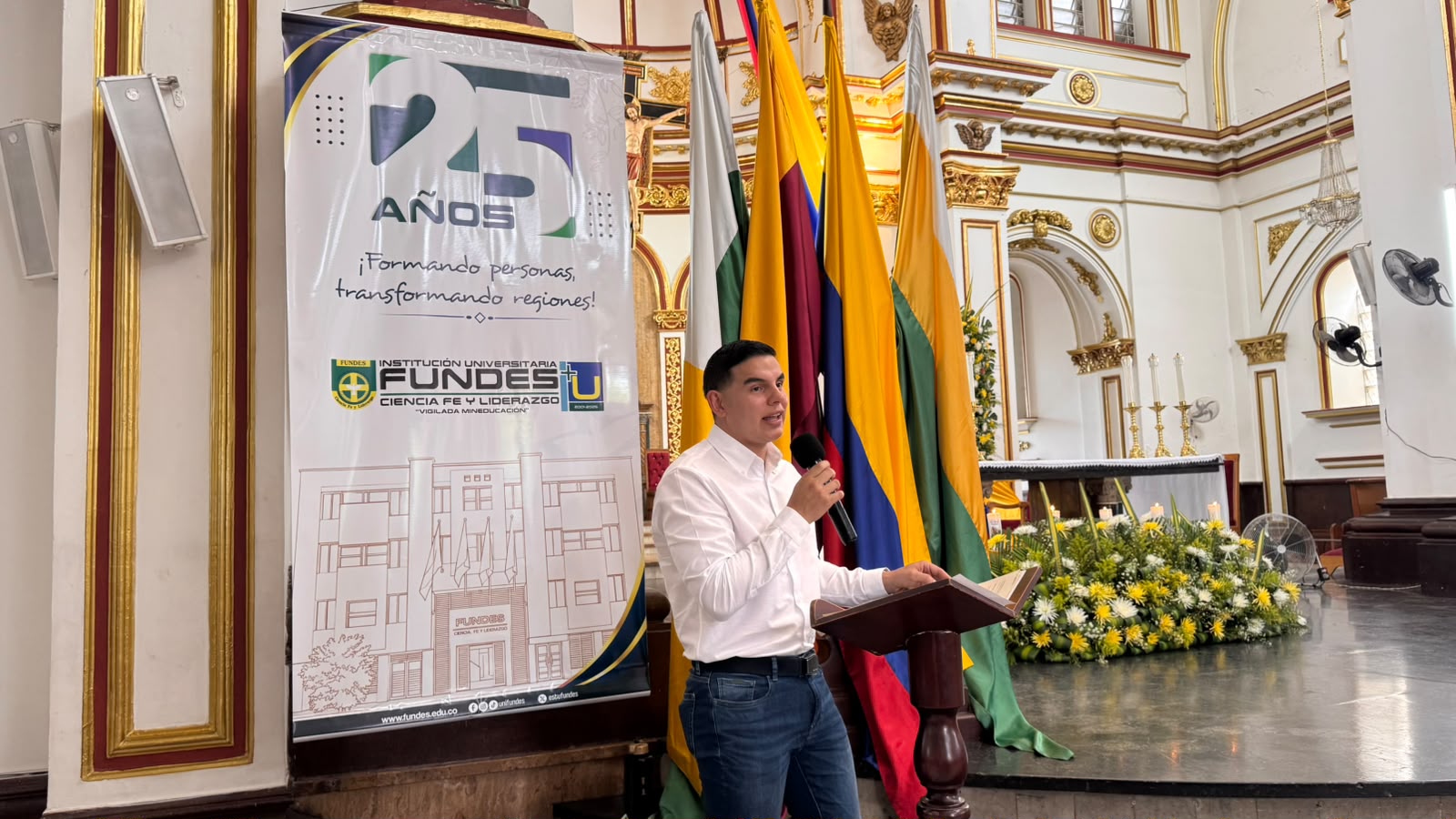 FUNDES celebra 25 años formando profesionales y transformando regiones 10