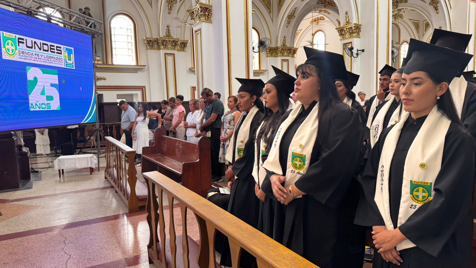 FUNDES celebra 25 años formando profesionales y transformando regiones 4