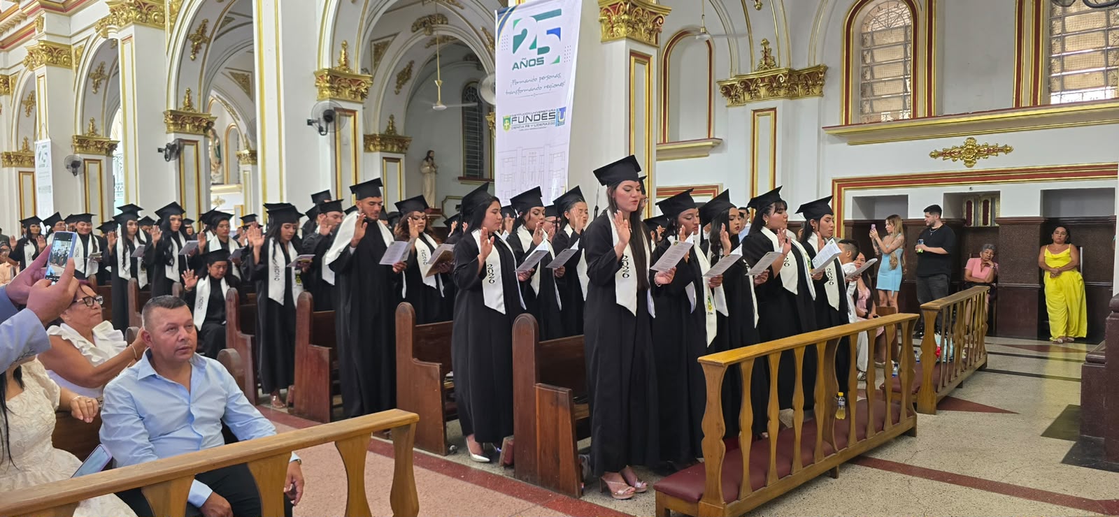 FUNDES celebra 25 años formando profesionales y transformando regiones 3