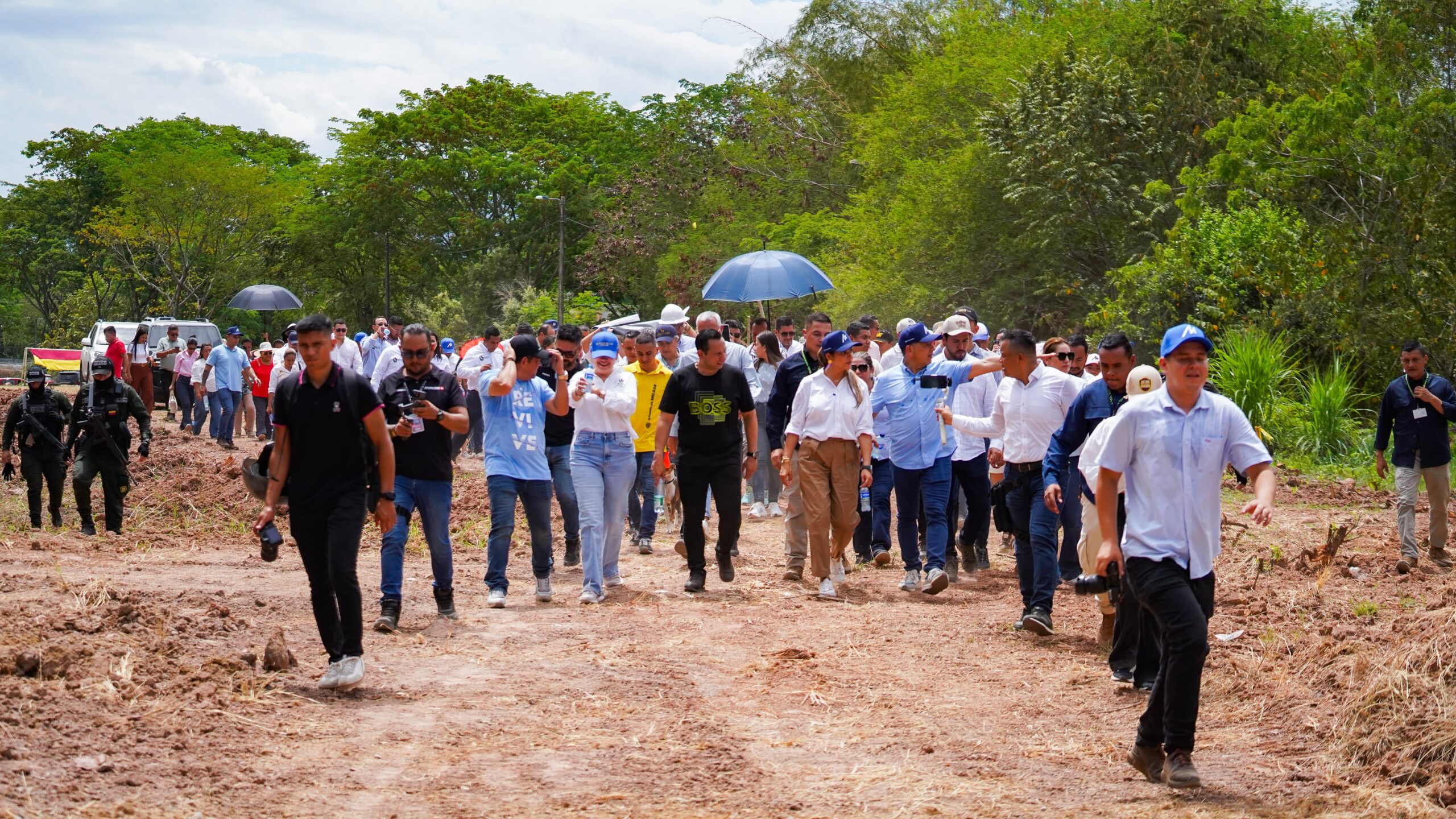 En marcha mejoramiento vial en el corredor Melgar-Carmen de Apicalá. Gobernadora Adriana Matiz supervisó comienzo de obra 1