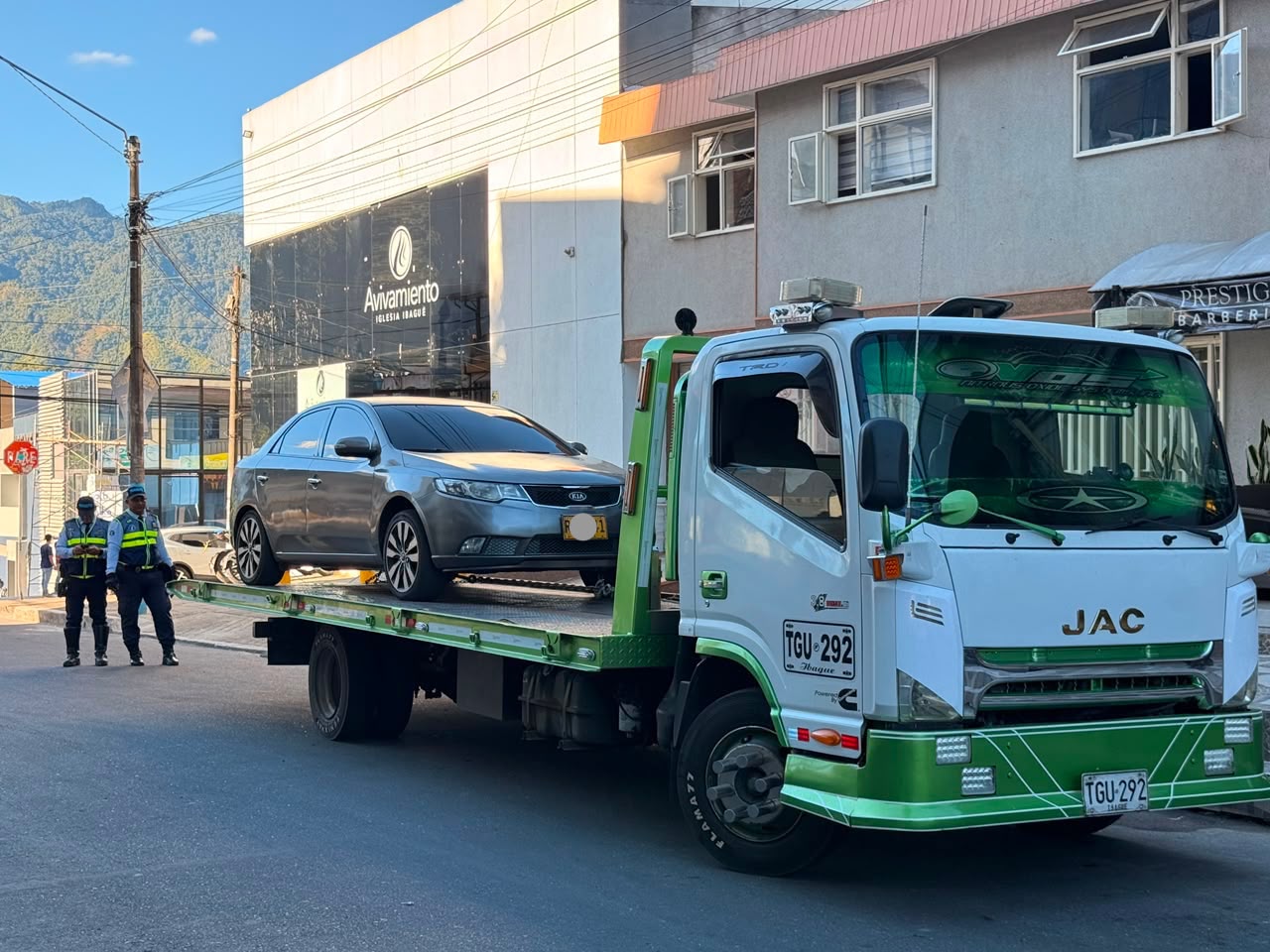 Operativos contra el mal parqueo en la carrera Quinta dejan 18 comparendos y 6 vehículos inmovilizados 1