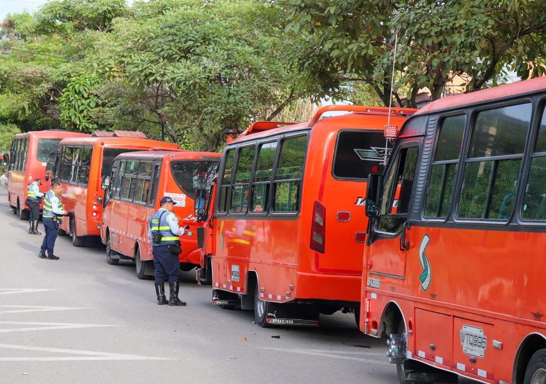 Controles a busetas en Ibagué dejan nueve vehículos inmovilizados 1