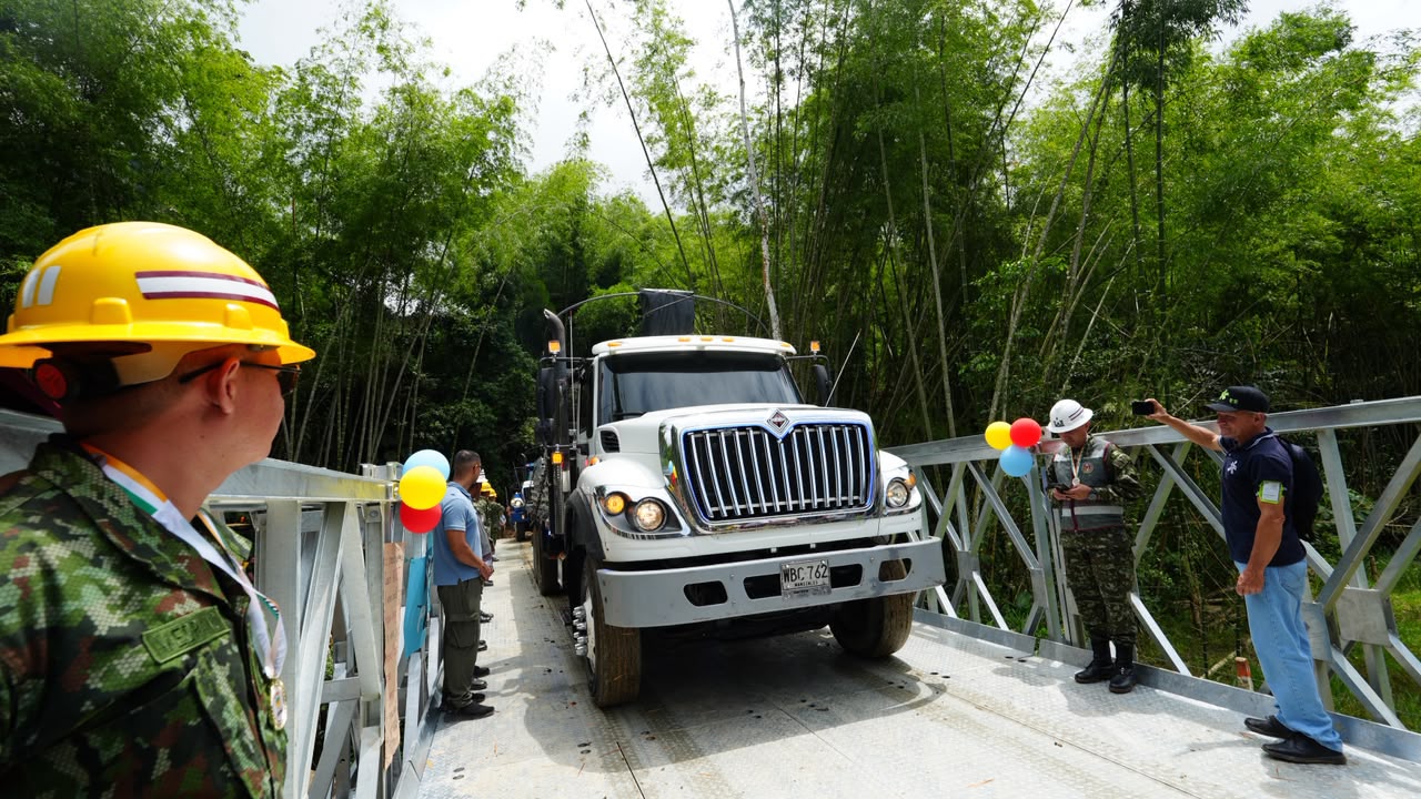 Más de 4.000 campesinos del Tolima se benefician con el nuevo puente militar en Piedra Grande 1