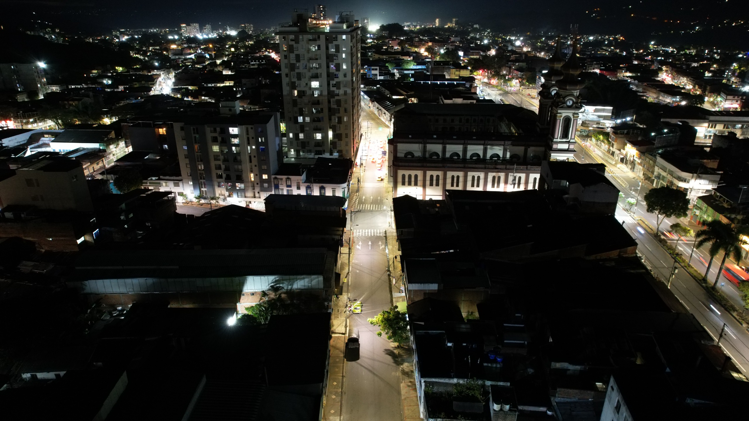 Más seguridad y visibilidad: intervienen 46 luminarias defectuosas en la carrera Sexta 1
