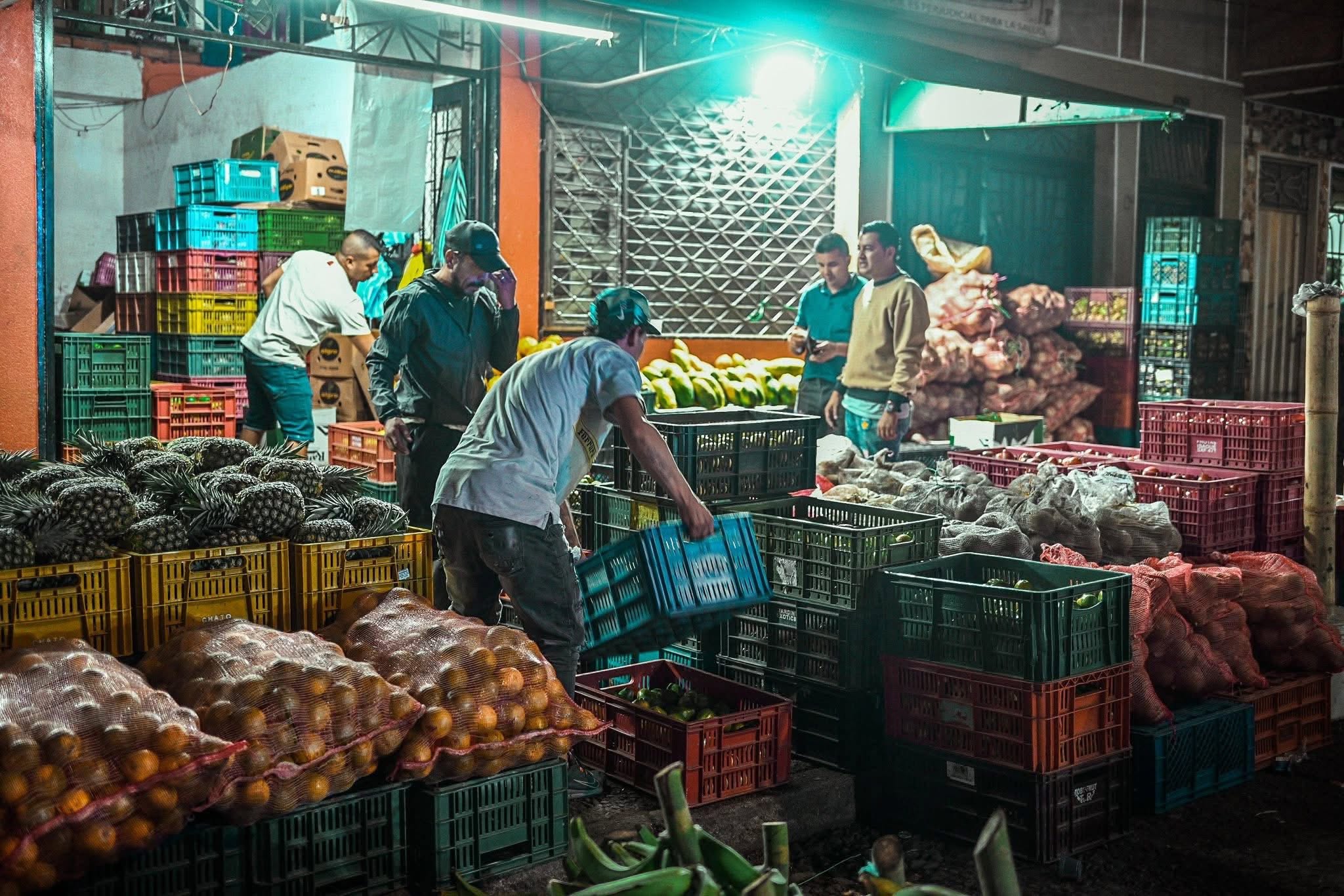 Comerciantes de la Plaza de la 21 exigen soluciones a Celsia por altas tarifas y fallas en el servicio de energía 1
