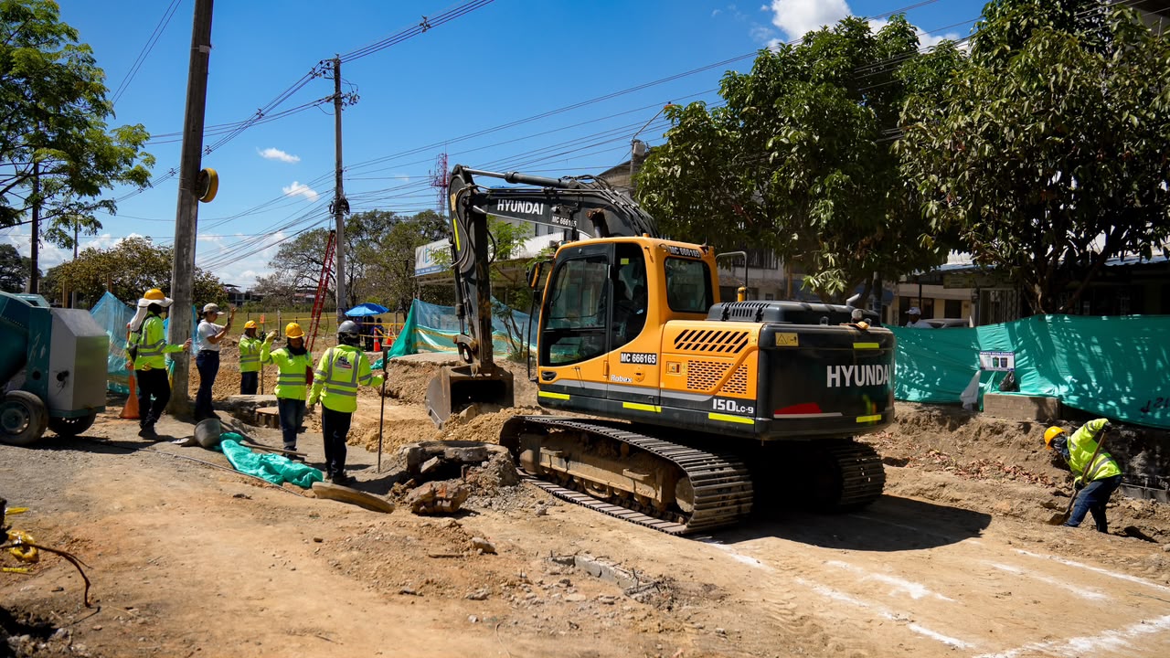 Vía a El Salado entra en etapa clave: arrancó la construcción de la estructura de pavimento 1