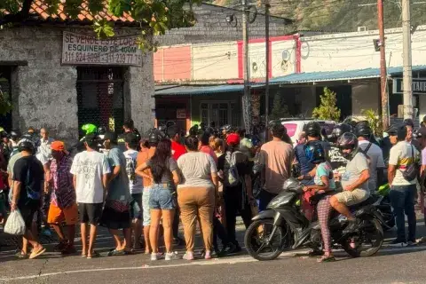 Hombre fue atacado a bala y murió en plena vía pública en Honda 1
