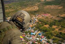 Por aire y tierra Policía Nacional de manera articulada con demás autoridades combate incendios forestales en el Tolima 14