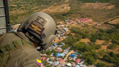 Por aire y tierra Policía Nacional de manera articulada con demás autoridades combate incendios forestales en el Tolima 4
