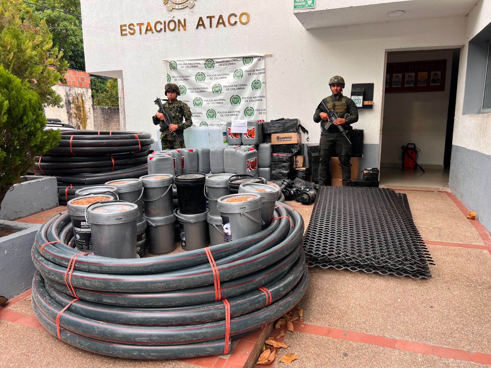 Cayeron insumos presuntamente destinados a la minería ilegal en zona rural de Ataco 1