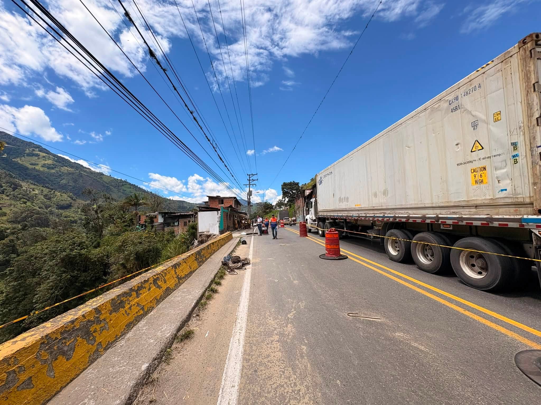 "Era una tragedia anunciada": Gremios advierten millonarias pérdidas por la crisis vial entre Cajamarca e Ibagué y piden intervención urgente del nuevo Gobierno 1