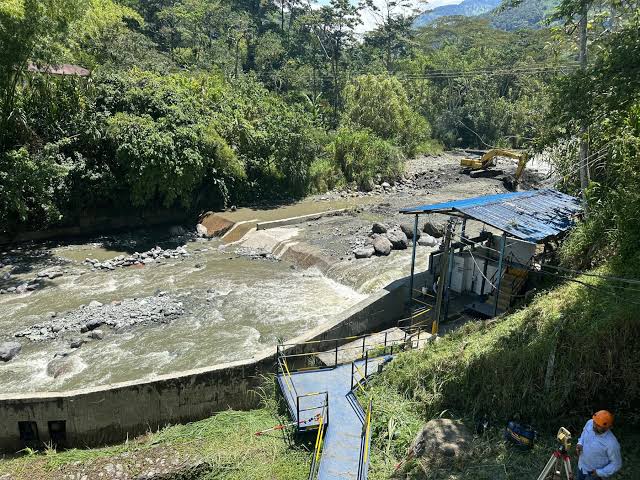 IBAL adelanta monitoreo al río Combeima tras cambio súbito en su color 1
