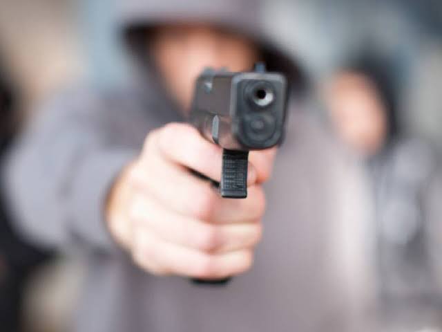 Ataque a tiros en un billar de Ibagué deja heridos a un funcionario del Inpec y a su hermano 1