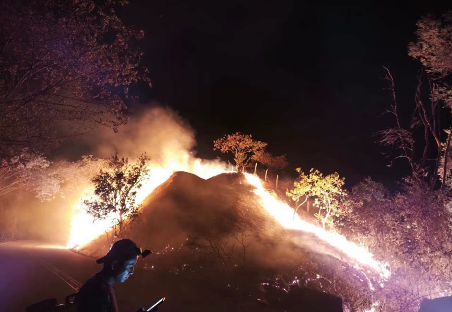 Alerta en el Tolima: 14 incendios permanecen activos en 13 municipios 3