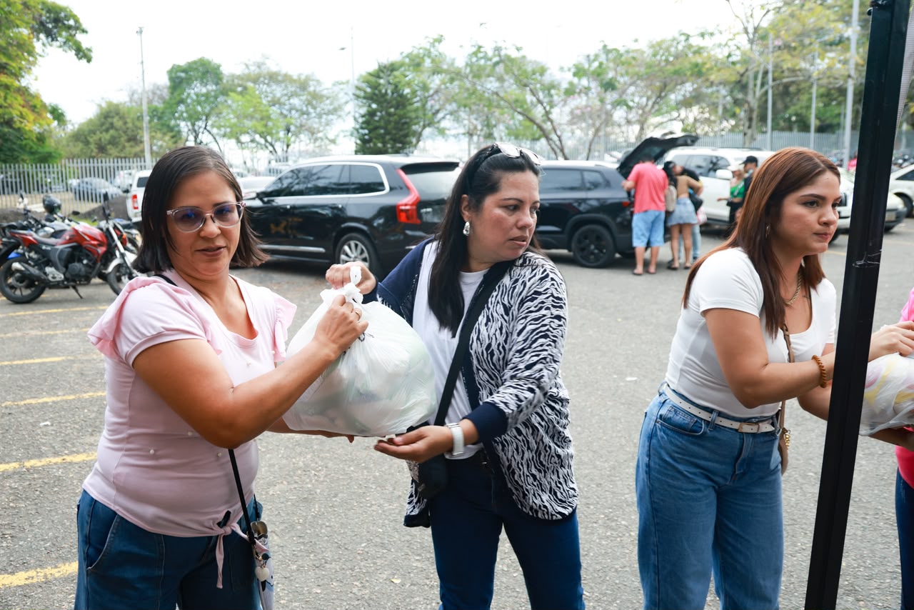 Solidaridad sin fronteras: más de 120 toneladas de ayudas humanitarias enviadas desde Ibagué 4