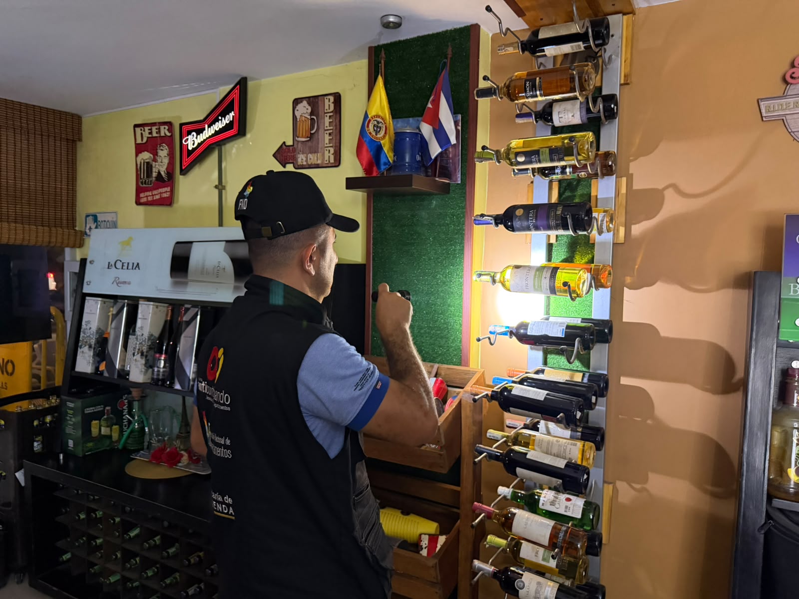 Operativo en El Salado: autoridades aprietan controles al comercio ilegal de licores y cigarrillos 4