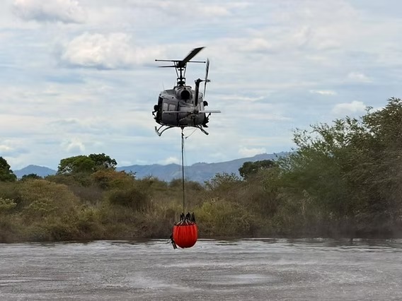 Inversión histórica: Gobierno Nacional supera los $5.558 millones en horas de vuelo para mitigar incendios en Tolima 1