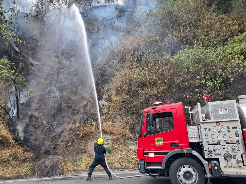 Van 700 incendios atendidos en Ibagué: apoyo regional con la máquina Unimog 1