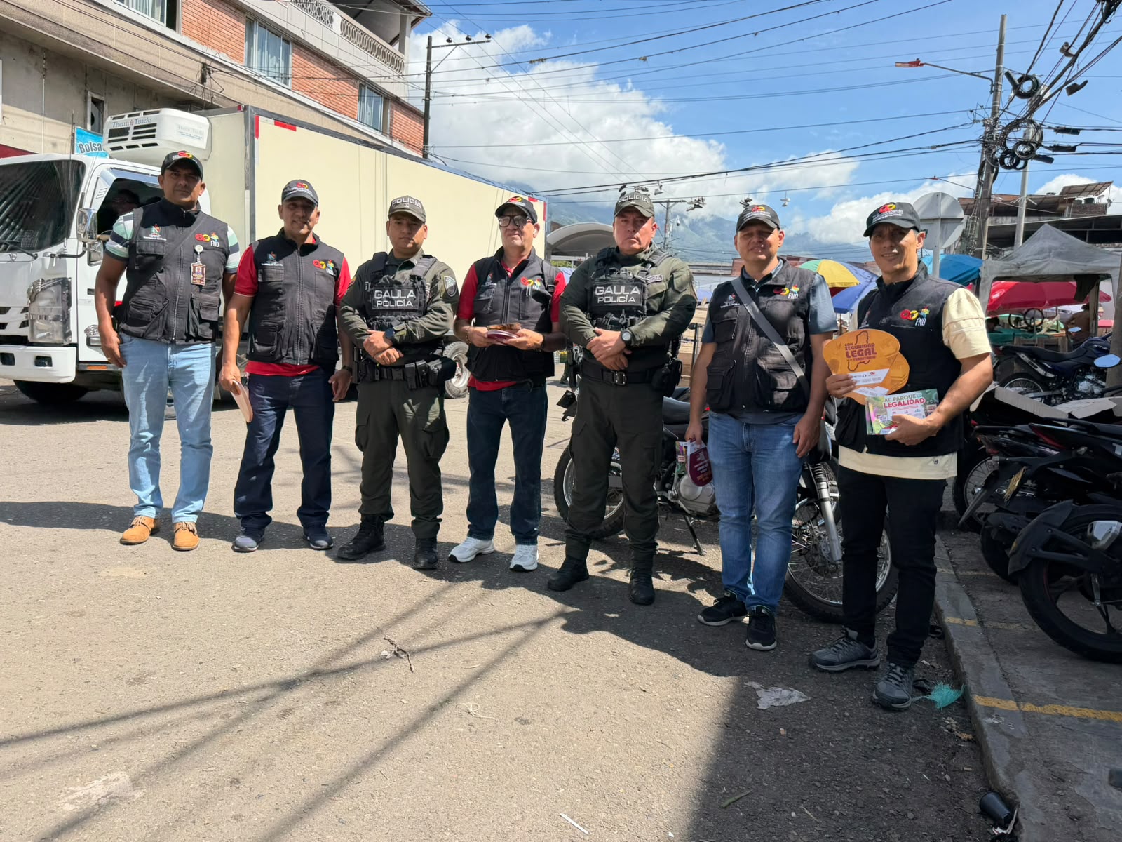 GOAT, GAULA y Policía llegaron a la Plaza La 21 para combatir el contrabando y la extorsión 6