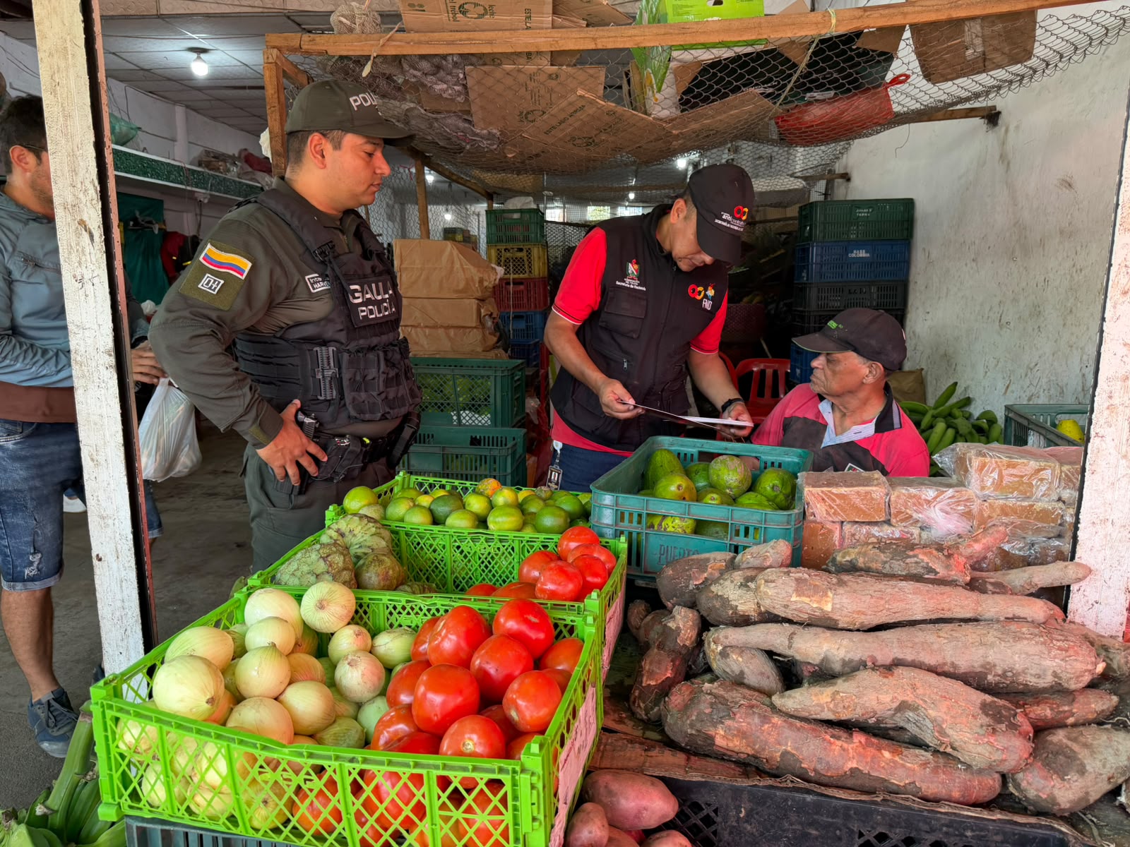 GOAT, GAULA y Policía llegaron a la Plaza La 21 para combatir el contrabando y la extorsión 4