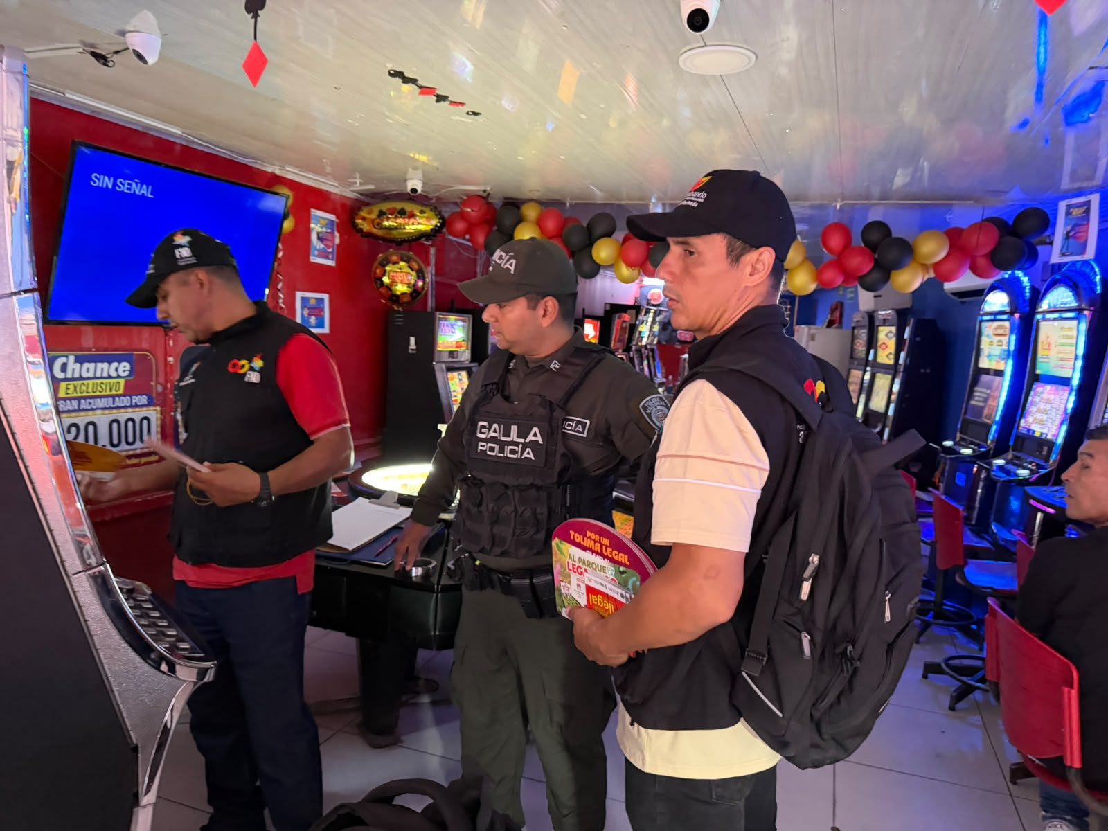 GOAT, GAULA y Policía llegaron a la Plaza La 21 para combatir el contrabando y la extorsión 5