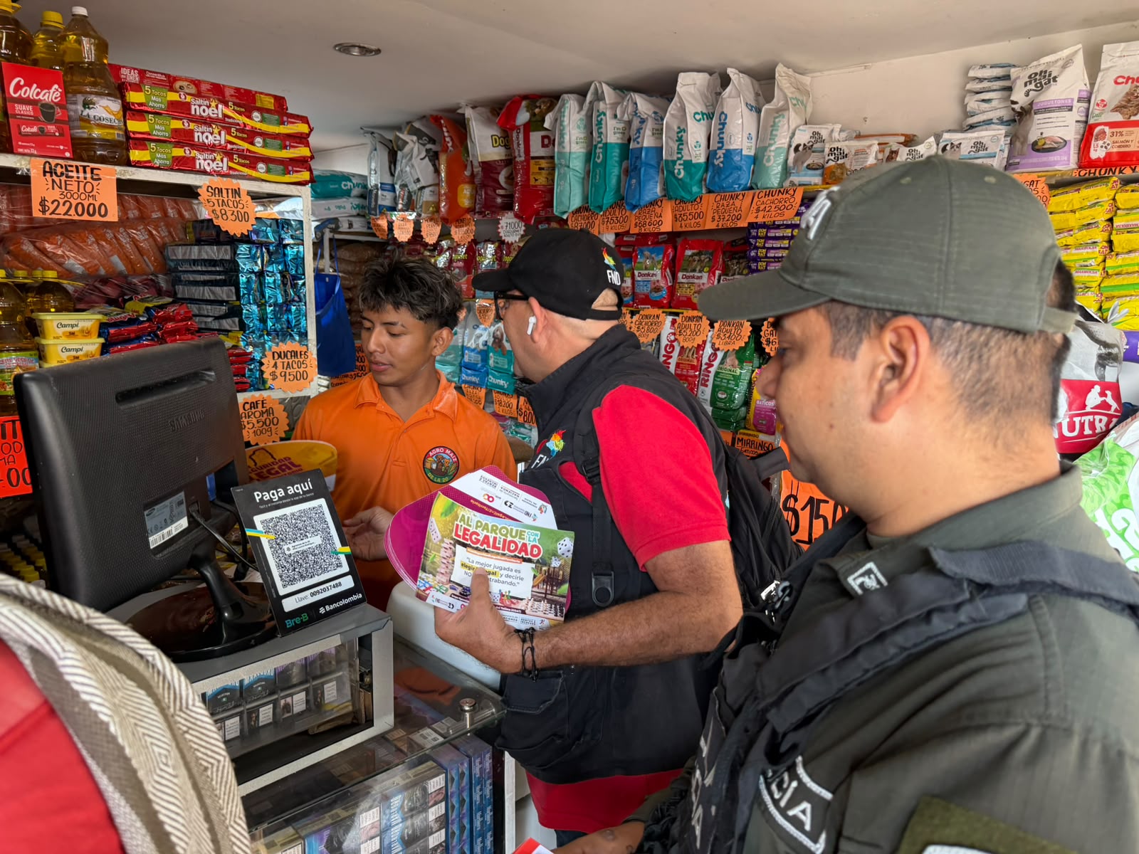 GOAT, GAULA y Policía llegaron a la Plaza La 21 para combatir el contrabando y la extorsión 8