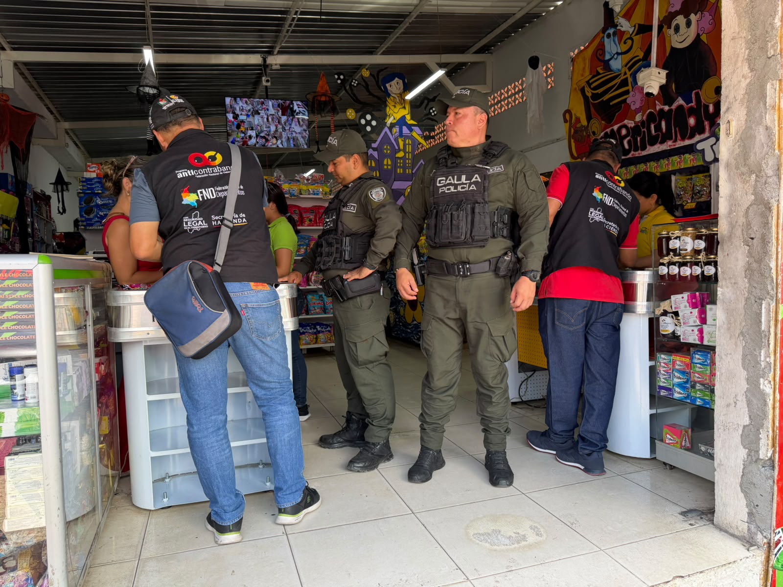 GOAT, GAULA y Policía llegaron a la Plaza La 21 para combatir el contrabando y la extorsión 9