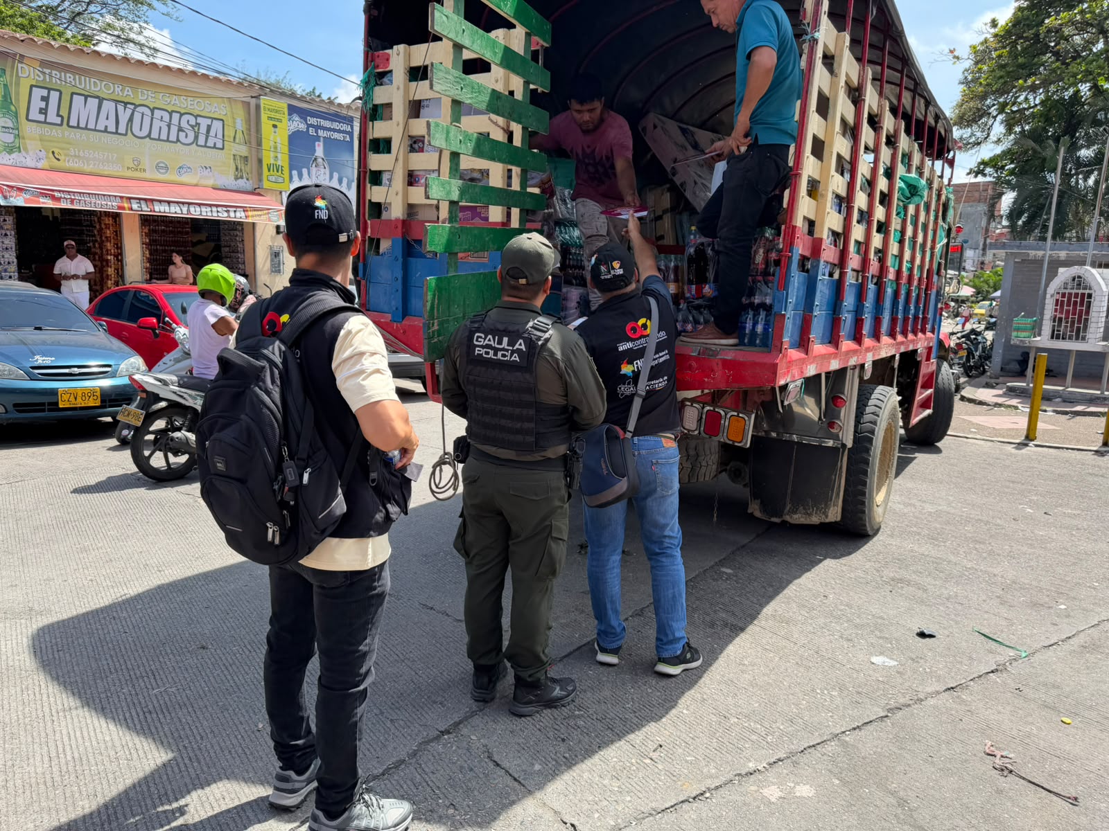 GOAT, GAULA y Policía llegaron a la Plaza La 21 para combatir el contrabando y la extorsión 10