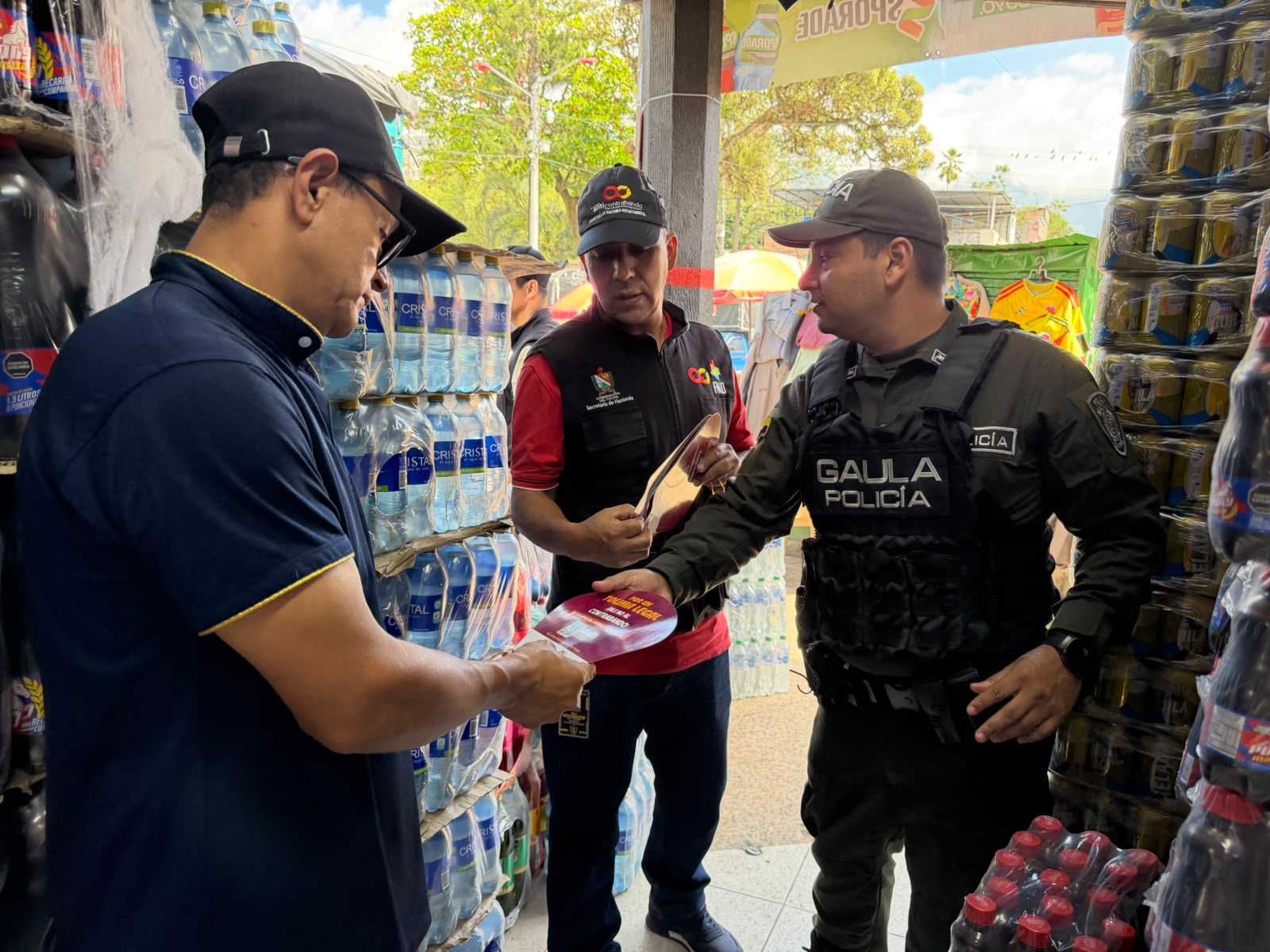 GOAT, GAULA y Policía llegaron a la Plaza La 21 para combatir el contrabando y la extorsión 1
