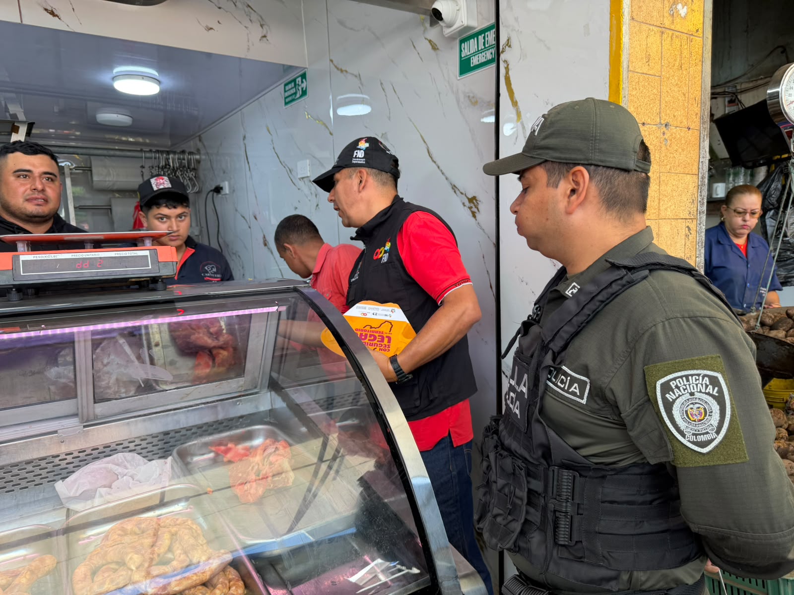 GOAT, GAULA y Policía llegaron a la Plaza La 21 para combatir el contrabando y la extorsión 3
