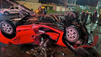 ¡Brutal choque en la avenida Fantasma de Ibagué! Dos jóvenes heridos y un carro destruido 2