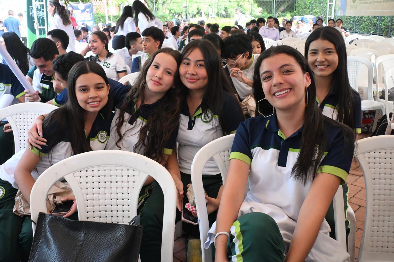 Colegio de Comfenalco Tolima es número uno en concurso ambiental RAEE 5