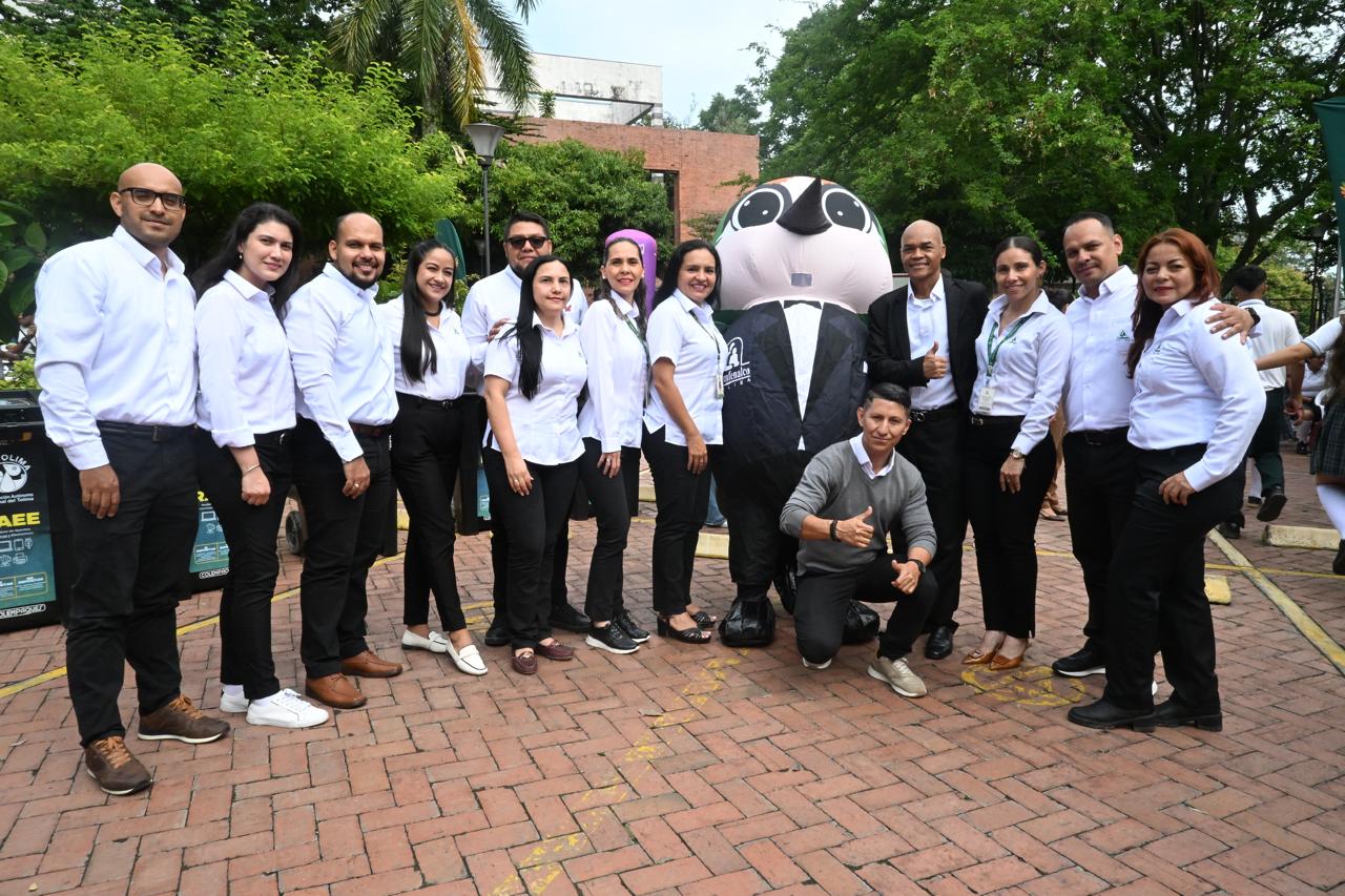 Colegio de Comfenalco Tolima es número uno en concurso ambiental RAEE 4