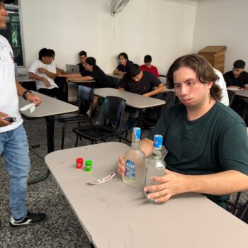 ¡Alerta con lo que consume! GOAT llevó a universitarios del Tolima a identificar licor adulterado y cigarrillos de contrabando 8