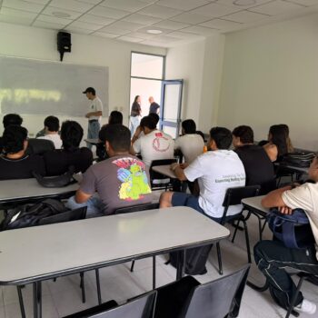 ¡Alerta con lo que consume! GOAT llevó a universitarios del Tolima a identificar licor adulterado y cigarrillos de contrabando 4