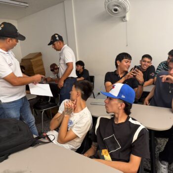 ¡Alerta con lo que consume! GOAT llevó a universitarios del Tolima a identificar licor adulterado y cigarrillos de contrabando 3