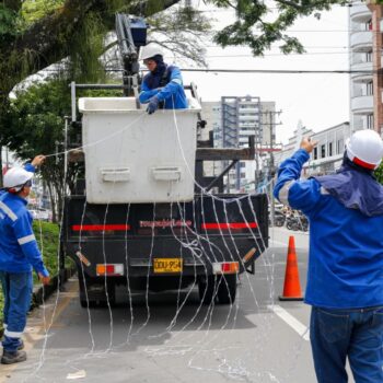 Avanza instalación del alumbrado navideño en la carrera Quinta de Ibagué 2